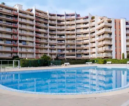 Le Fairway Apartment *
